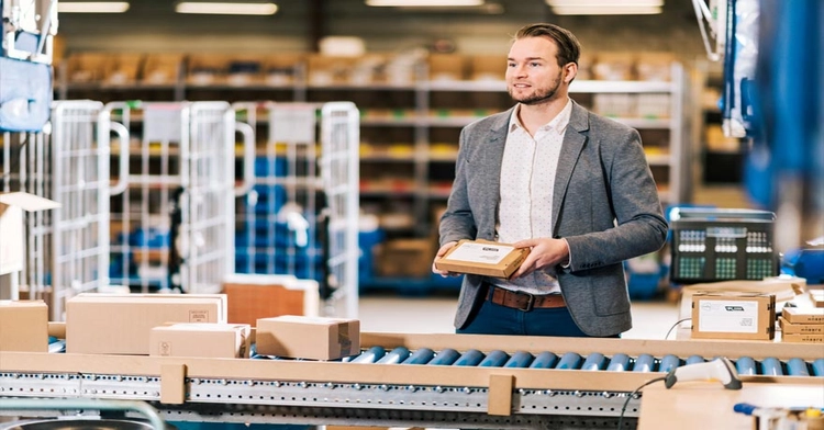 Samenwerken met Aan Op de grond Zakelijk pakket versturen buitenland | PostNL