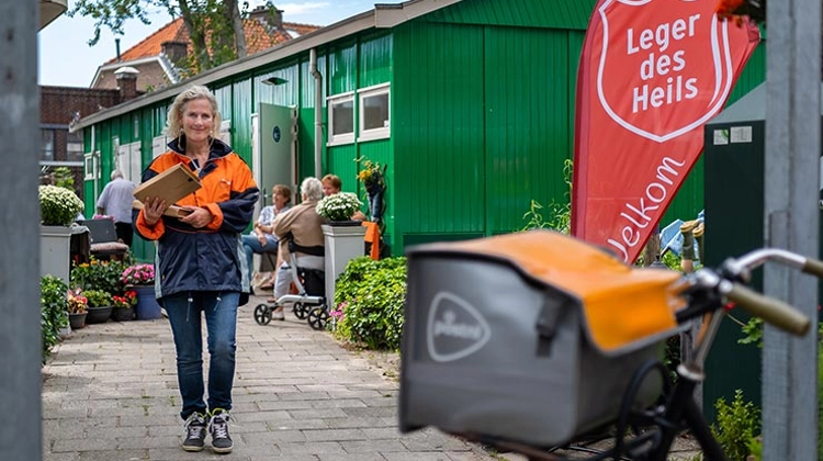 Wij Zijn Postnl En We Bezorgen Bijzondere Momenten Tot Snel