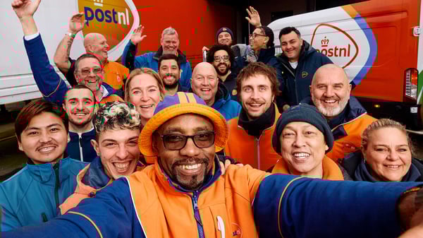 Portret van blije PostNL-medewerkers